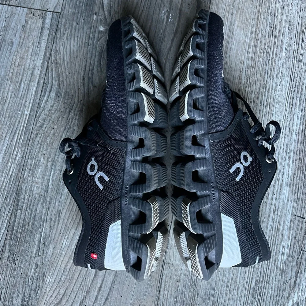 On Cloud Running Women’s Black Athletic Running Shoes - Picture 4 of 8